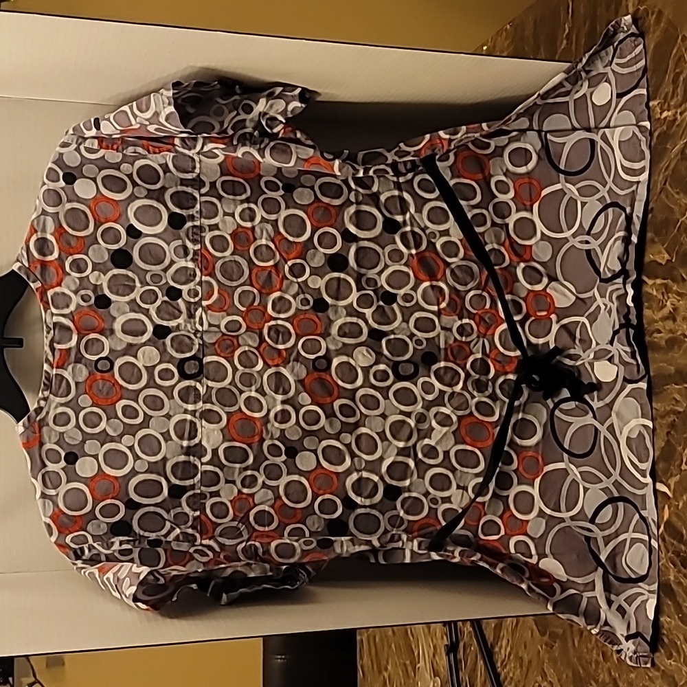 Scrub Top - Picture 4 of 4